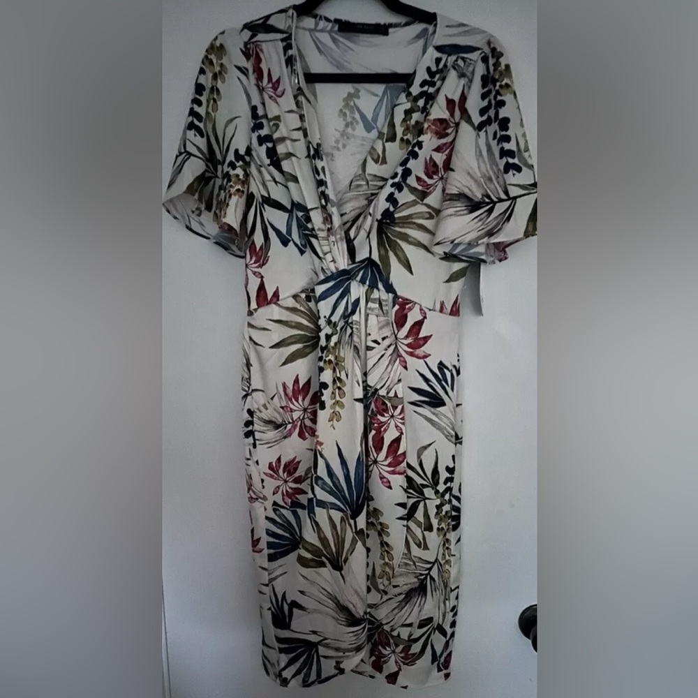 **ZARA BASIC COLLECTION** Cream Floral faux wrap Dress Size LARGE